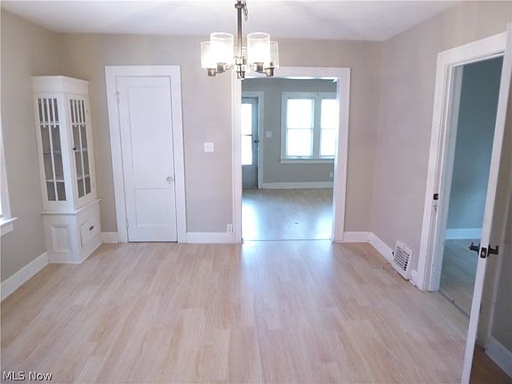 4th image of 3043-3045 W 106th St