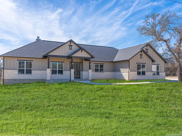 232 Timber Place, La Vernia, TX 78121
