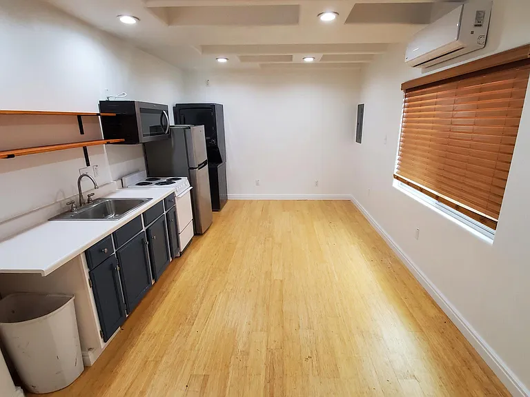 102 Adelaide Oaks — Photo 4