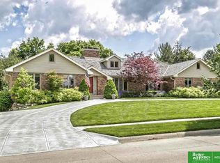 9916 Essex Dr, Omaha, NE 68114