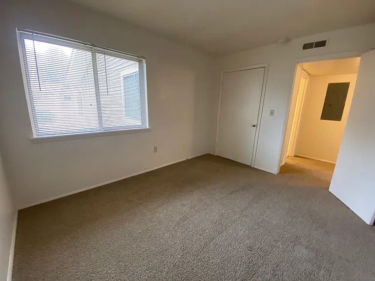 County Green Apartments — Photo 87