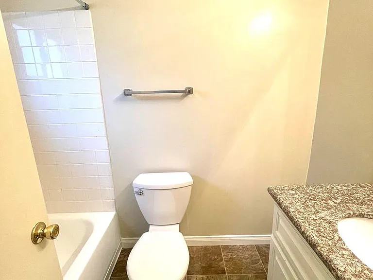 4451 Lakeside Dr #A — Photo 9