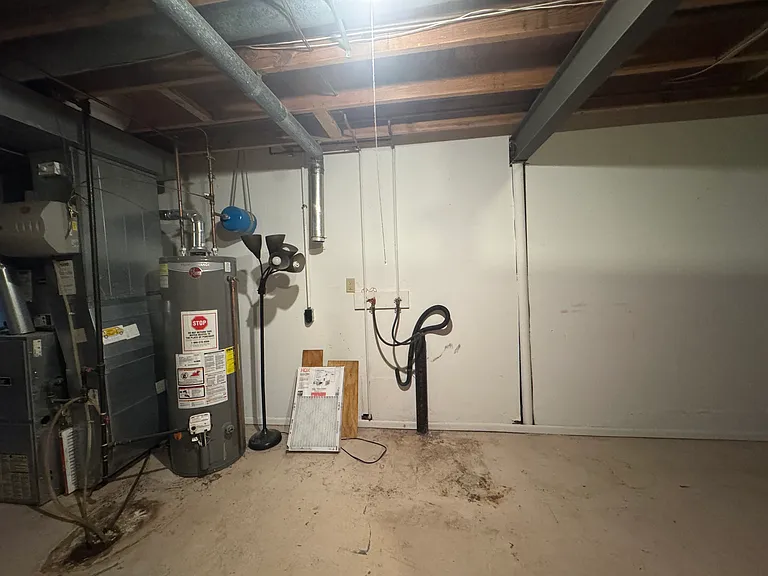 2039 Silent Spring Dr — Photo 19