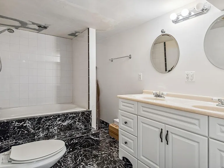 1020 Austin St #1 — Photo 14