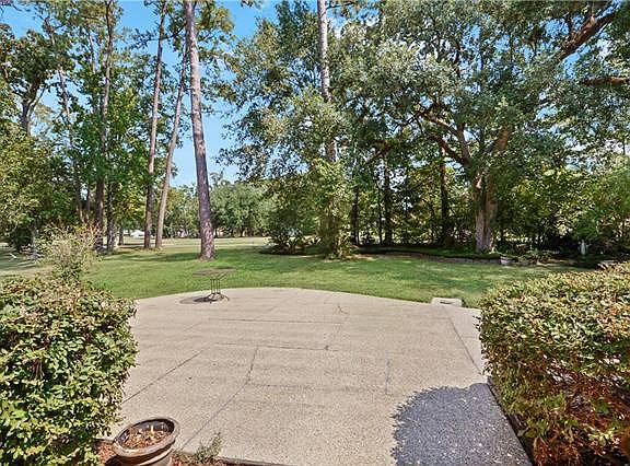 4th image of 755 Beau Chene Dr