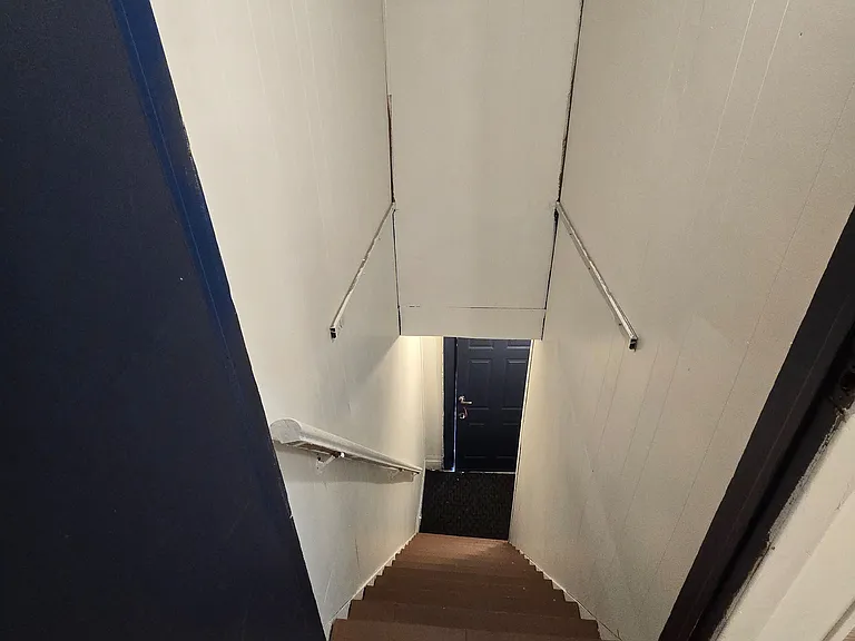 104 Centre St N — Photo 10