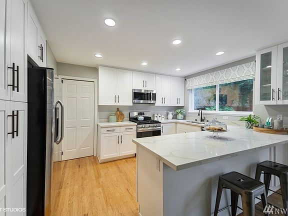 4th image of 5929 156th St SE