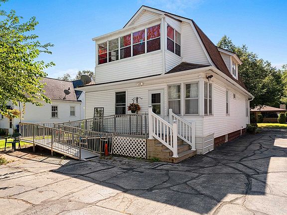 2nd image of 1331 Porlier St