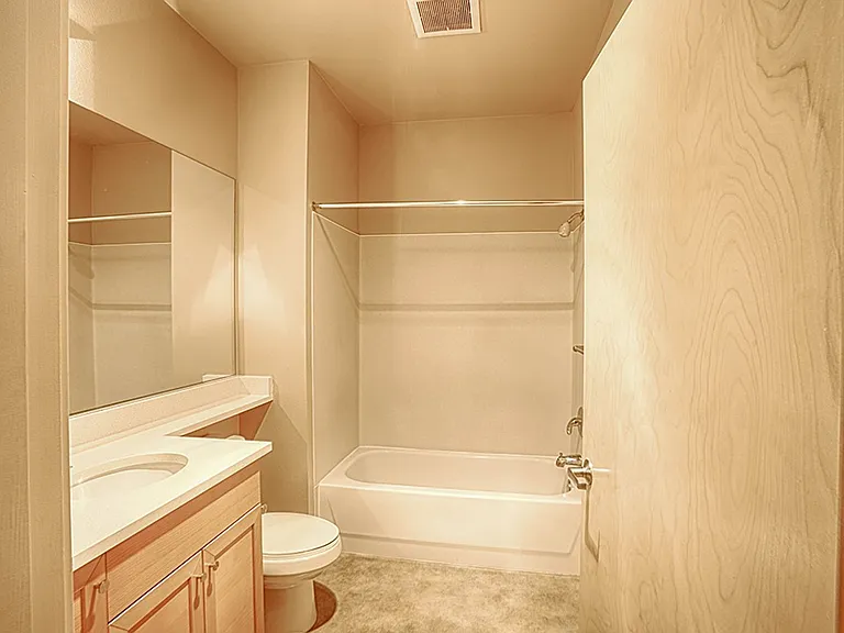 Saxe Apartments — Photo 28