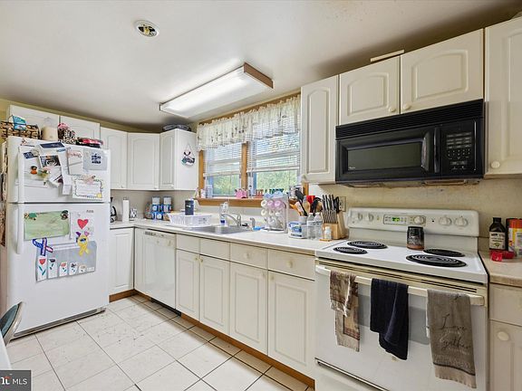 3rd image of 109 Irish Ln