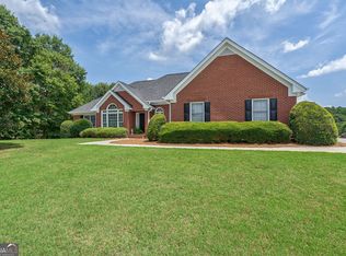 900 Old Barker Pl, Loganville, GA 30052