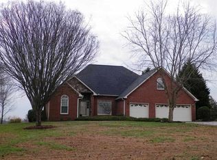 13 Moore Dairy Rd, Moore, SC 29369