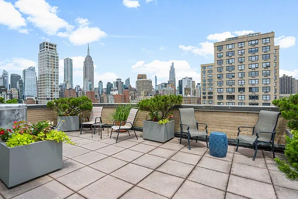 Sold by Julia B Fee Sotheby's International Realty | media 18