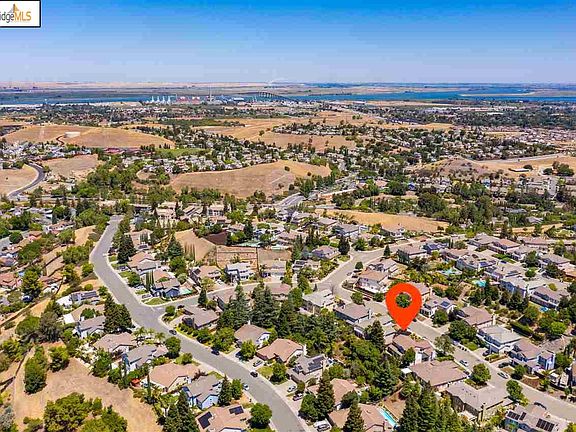 5th image of 3228 Oso Grande Way