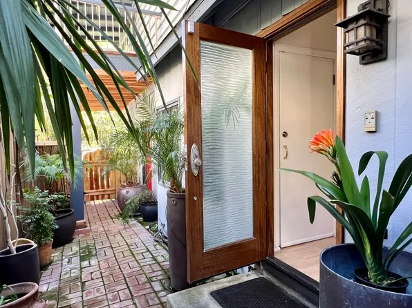 2511 Perdido Ln, Los Angeles, CA 90077