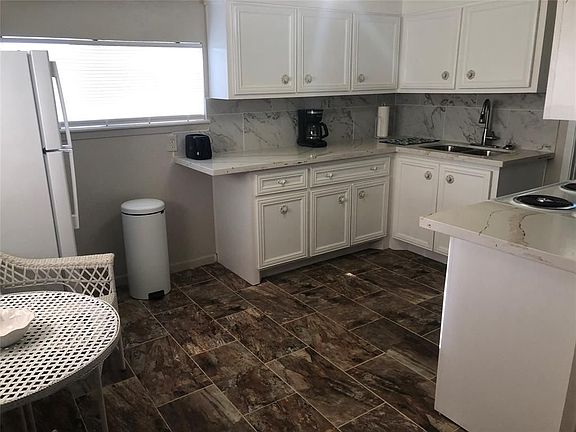 4th image of 338 Tennyson St #2