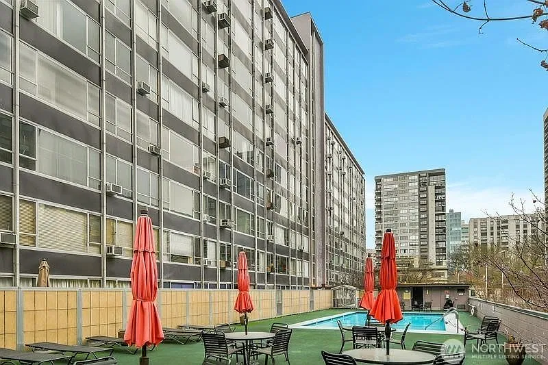1 bed, 660 sqft, $1,895 — Photo 2