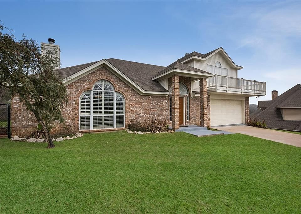 1st image of 15070 Golf Dr