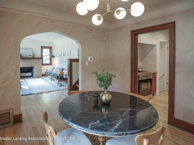 2220 Delta River Dr, Lansing, MI, 48906