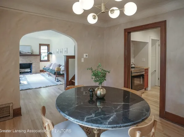 2220 Delta River Dr, Lansing, MI 48906