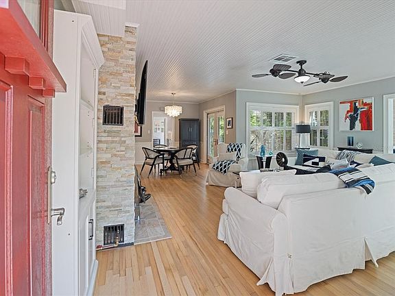 3rd image of 420 DRUID ROAD W