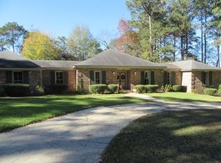 28 Northgate Dr, Laurel, MS 39440