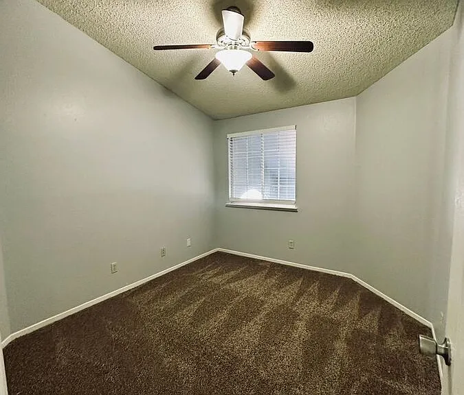 1160 Forest Knoll Ct — Photo 16