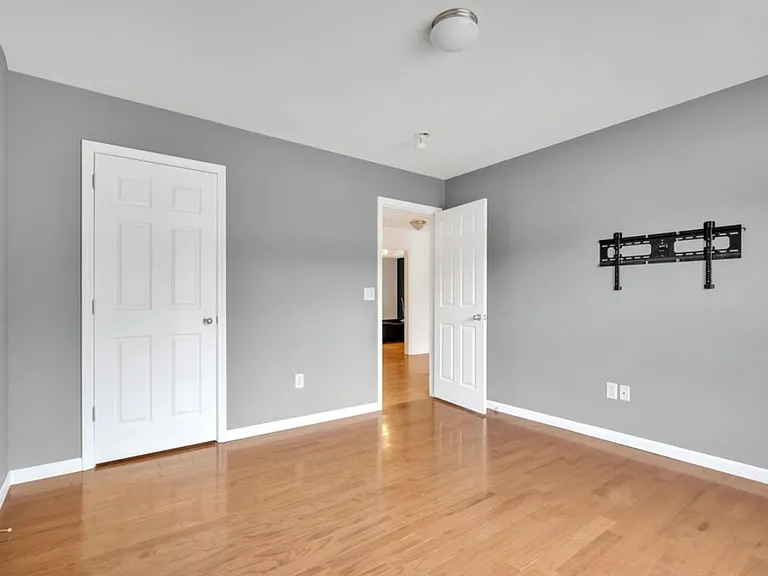 100 Maximus Dr — Photo 10