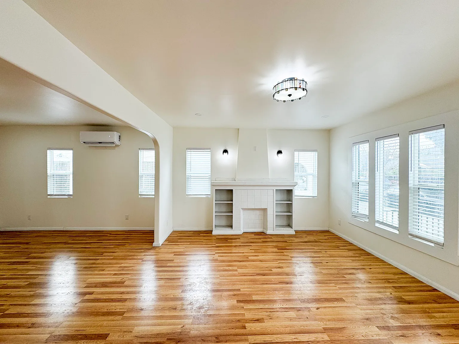 2 bed, 945 sqft, $3,500 — Photo 4