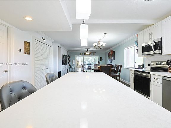 3rd image of 408 Lakeview Dr APT 204