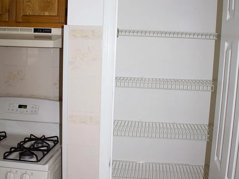 53 Whitman Ave — Photo 8