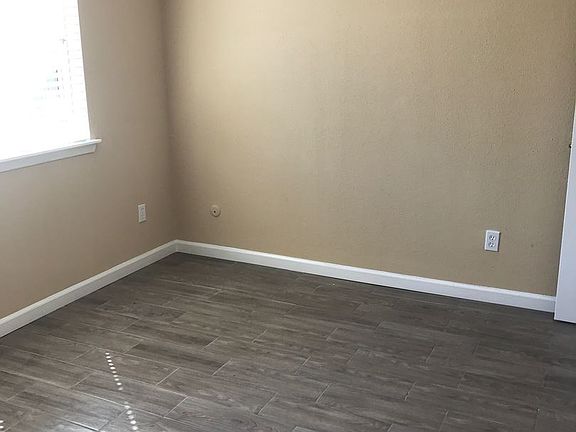3rd image of 5625 Antoine Dr #1007