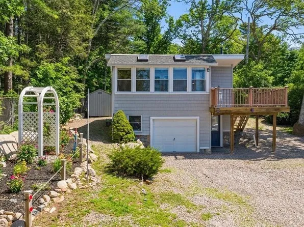 2 Michelle Ln, Charlestown, RI 02813