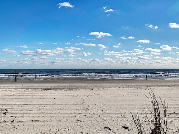 5th image of 1109 Crooked Hook Rd. #Indigo 3 Car Garage