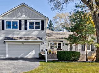 705 Glenshire Rd, Glenview, IL 60025