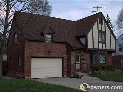 2nd image of 2524 Lynn Ave