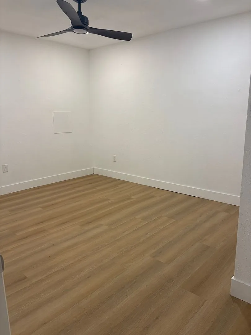 594 Victoria Ct — Photo 4