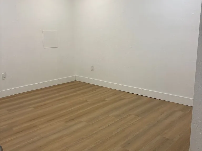 594 Victoria Ct — Photo 4