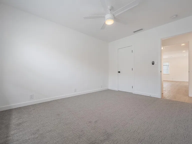 3201 S Barrington Ave #F — Photo 11
