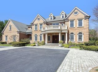 40 Hunters Dr, Syosset, NY 11791