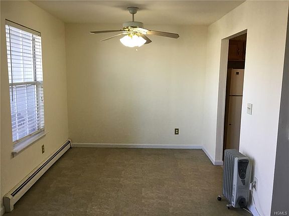 2nd image of 10 Lexington Hills Unit 4