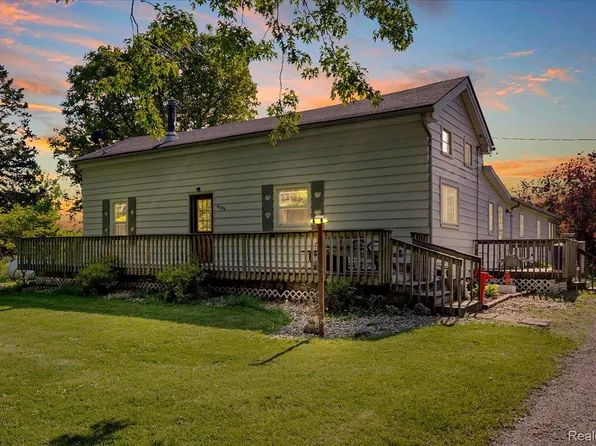 10294 Nichols Rd, Gaines, MI 48436