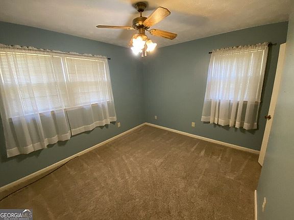 5th image of 215 Hillside Dr
