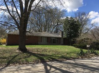 82 Capitol Hill Dr, Saint Louis, MO 63136