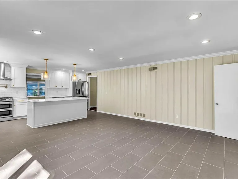 317 Kensington Dr — Photo 4