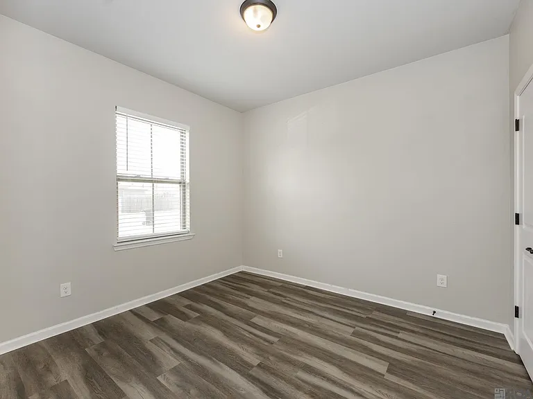 2948 S Roth Ave — Photo 10