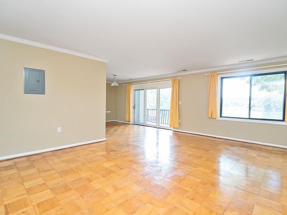 Living room (view of windows)