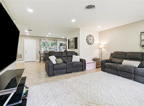 4th image of 6227 Brunswick Ct