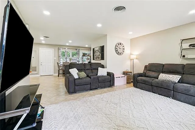6227 Brunswick Ct — Photo 4