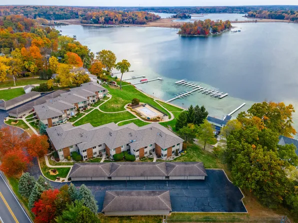 4980 N 300 W APT 9, Fremont, IN 46737